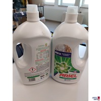 2 x Flüssigwaschmittel der Marke Ariel Universal+