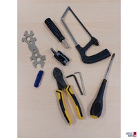 Diverses Werkzeug&comma; kleines schweizer Taschenmesser