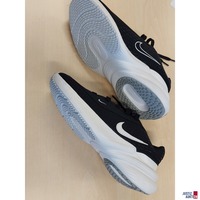 Sneaker der Marke Nike Uplift SC Gr. 42 NEU