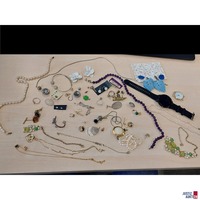 Konvolut an Modeschmuck&comma; Uhren