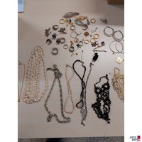 Konvolut bestehend aus diversen Modeschmuck