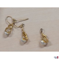 1 Paar Perlenohrgeh&auml;nge und 1 Anh&auml;nger 925 &permil; Silber vergoldet punziert 4&comma;4 g