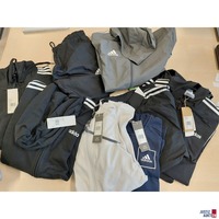 Konvolut an Bekleidung der Marke Adidas