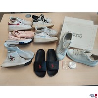 Diverse Schuhe