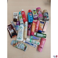 23 diverse Körperpflegeprodukte