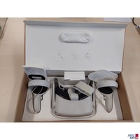VR-Brille der Marke Ocolus Quest 2 mit 2 Joysticks