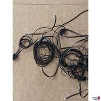 Konvolut an Steuerungskabeln