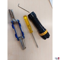 Schraubenzieher&comma; Imbusschl&uuml;ssel&comma; Taschenlampe