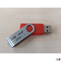 USB-Stick - gebraucht&sol;Gebrauchsspuren vorhanden