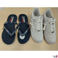 1 Paar Sneaker der Marke Nike Air Größe 44 u.a.