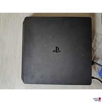 Konsole mit Strom- und HDMI-Kabel