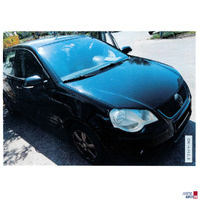 VW-Polo dunkelblau