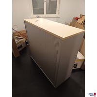 Langer Schrank