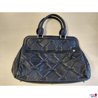 Longchamp L&eacute;gende Farbe Schwarz&comma; gestepptes Leder&comma; gebraucht