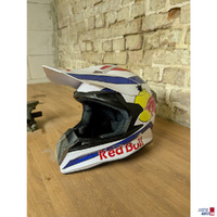 Helm Red Bull