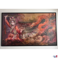 Frau mit rotem Drachen