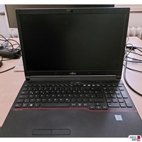 aufgeklapptes Notebook