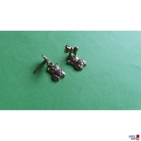 Ohrstecker zusammen