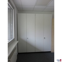 Kombination aus Kleider- und Regalschrank