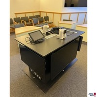 Würfel mit vier Bildschirmen