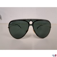 Sonnenbrille der Marke Ray Ban