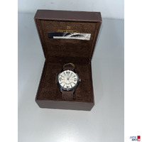 Uhr in Box