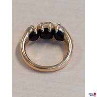 Damenring&comma; Marke Bomellato&comma; 18 Karat gelbgold&comma; 750&permil; punziert&comma; Gr&period; 53&comma; mit wei&szlig;en und schwarzen Schmucksteinen