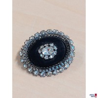 Alte Damenbrosche Modeschmuck mit Glassteinen und Onyx