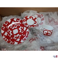 Hermes Porzellan Balcon du Guadalquivir bestehend aus&colon; 1 Kaffeetassenset &ndash; Tasse mit Unterteller 8 tlg&period; 1 Milchk&auml;nnchen 1 Teetasse 2 Servierteller 2 Espressotassen 8 Desserteller 1 Teller-Set mit 3 Tellern in verschiedenen Gr&ouml;&szlig;en