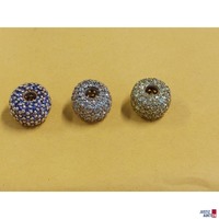 3 Anh&auml;nger mit wei&szlig;en&comma; gr&uuml;nen und violetten Schmucksteinen