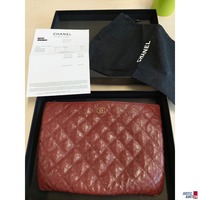 Chanel Schminktasche weinrot - geprägtes Rosenmuster