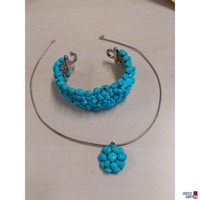 1 Armband 925 &permil; Silber punziert mit T&uuml;rkisen 18 cm lang 1 Collier 925 &permil; Silber punziert mit dazupassendem Anh&auml;nger beide Marke Antonio de Silva&comma; zusammen 84&comma;6 g