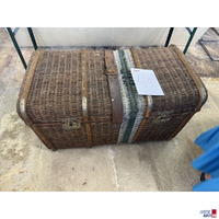 &Uuml;berseekoffer aus Rattan mit Metallbeschl&auml;ge